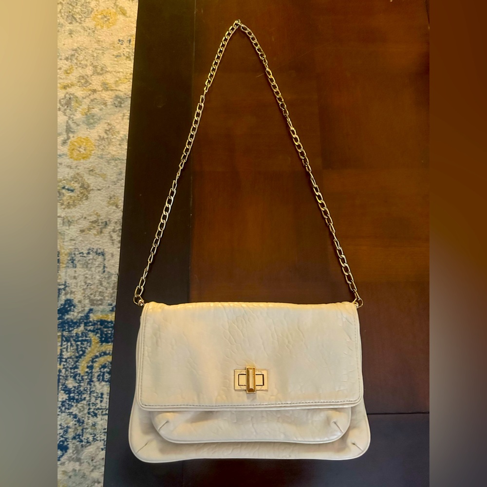 NEIMAN MARCUS Cream Leather Shoulder Bag with Gold Chain & Closure